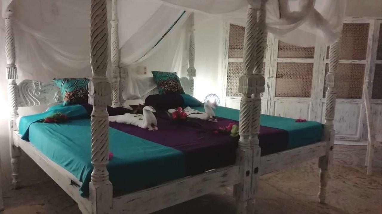 Aquarius Club Hotel Watamu Buitenkant foto
