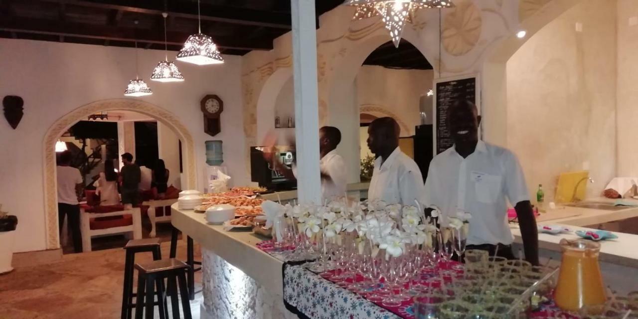 Aquarius Club Hotel Watamu Buitenkant foto