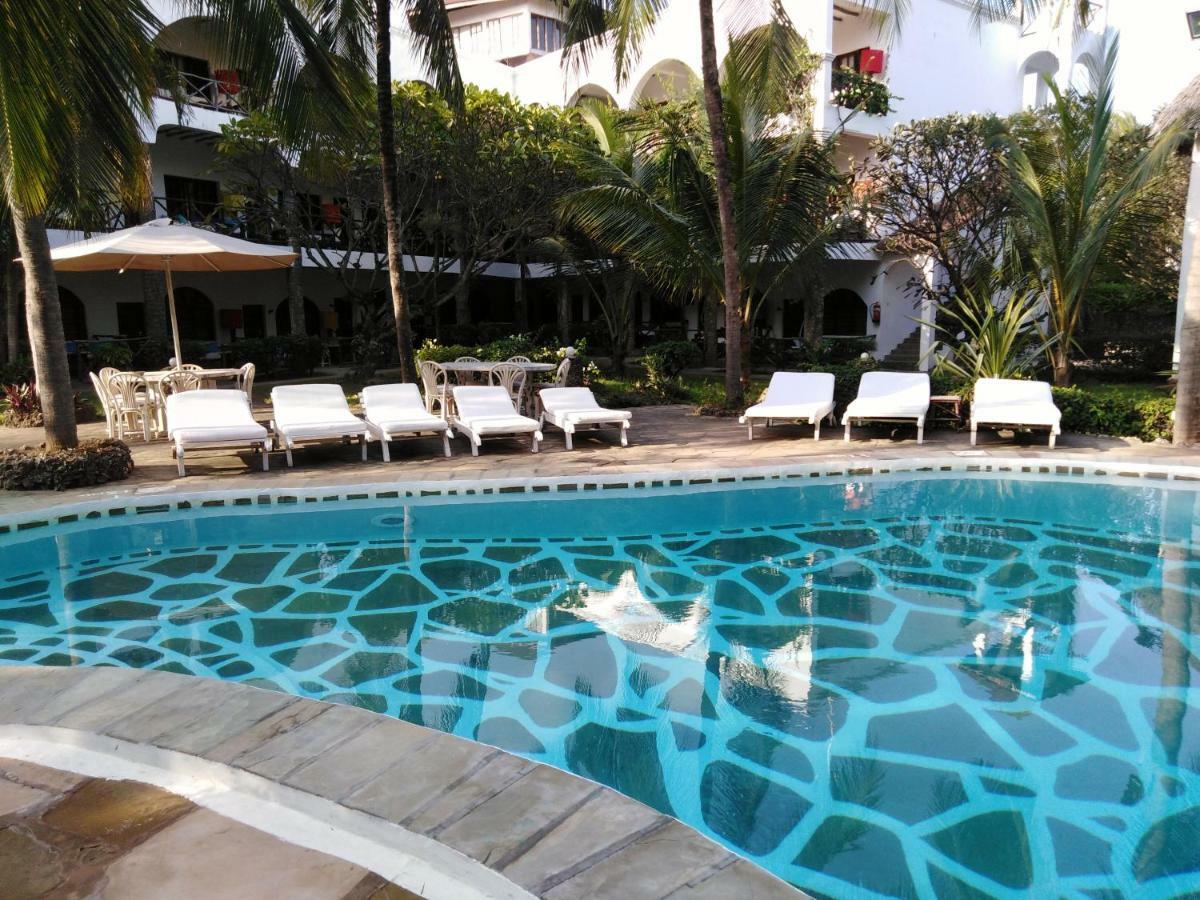 Aquarius Club Hotel Watamu Buitenkant foto