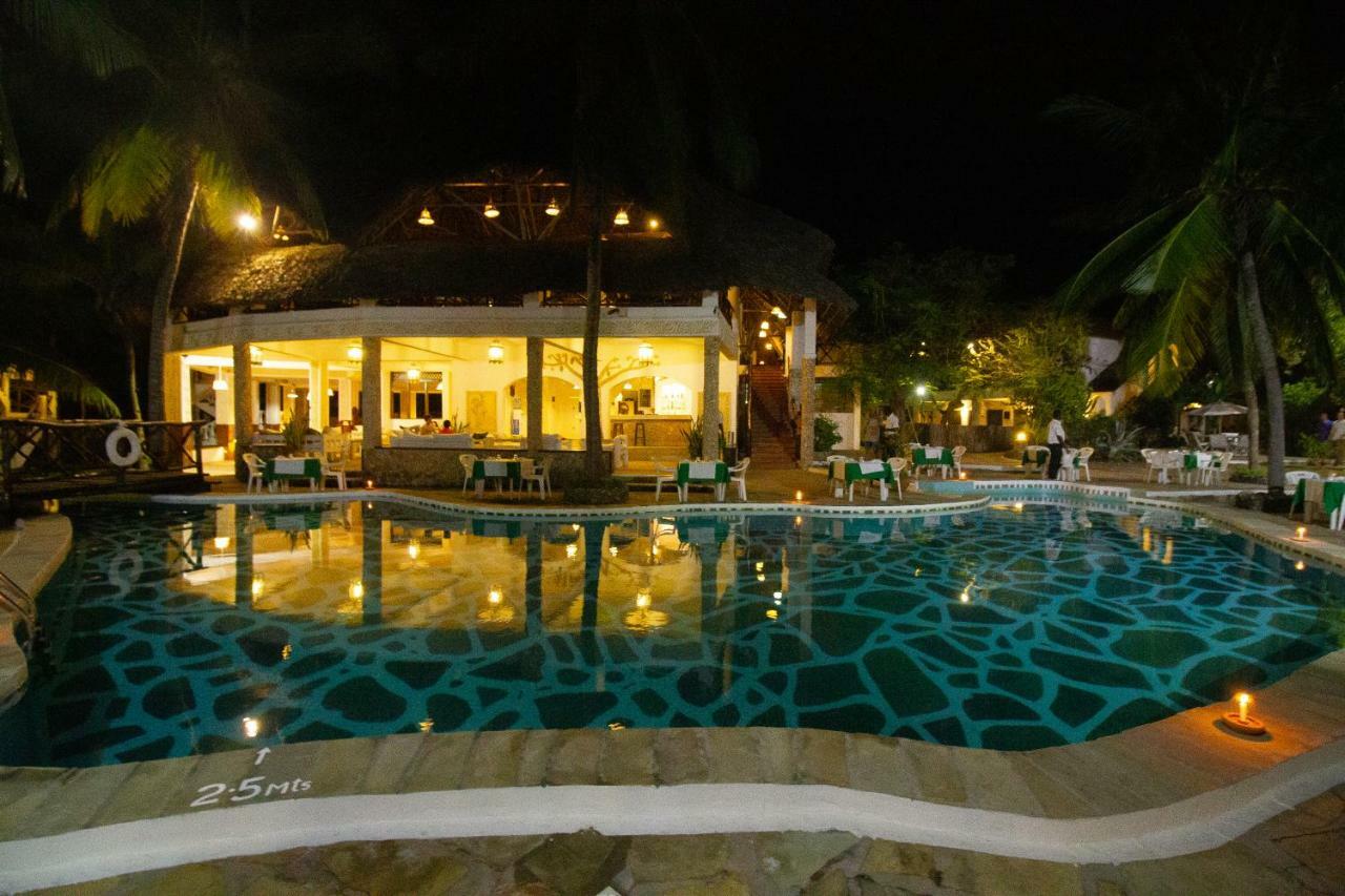 Aquarius Club Hotel Watamu Buitenkant foto