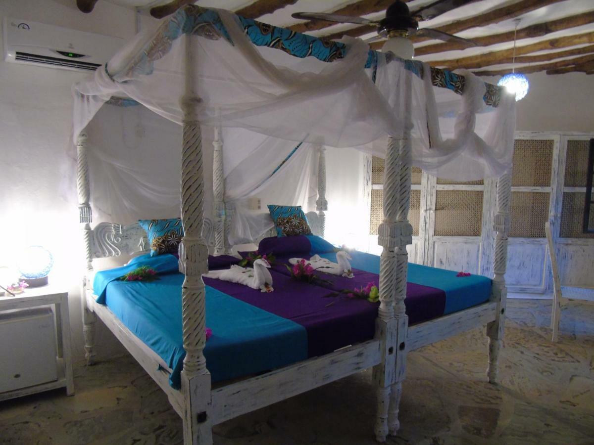 Aquarius Club Hotel Watamu Buitenkant foto